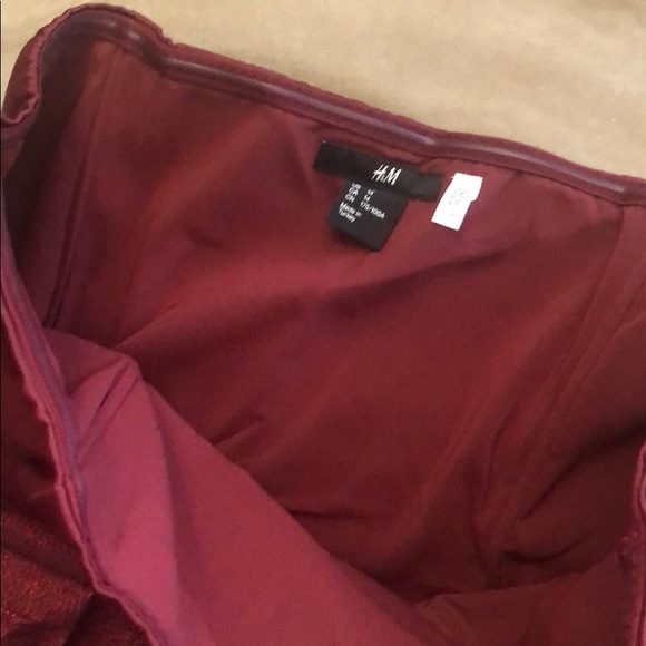 H&M dress. Party dress. So good fit. - Picture 4 of 8